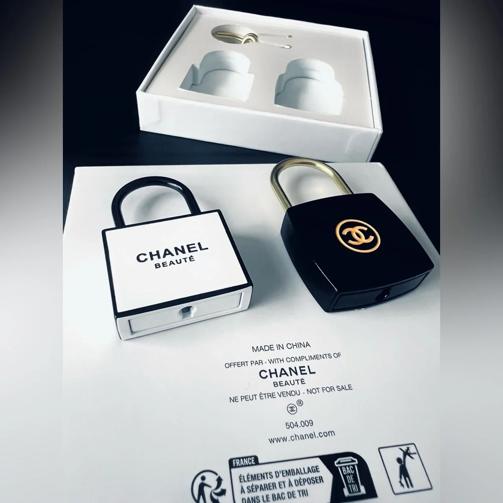 Chanel La Collection Elegant  Bag charm Keychain Duo - Picture 3 of 6